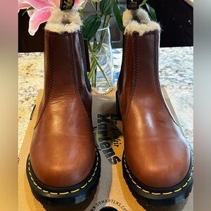 NEW Dr. Martens
2976 Leonore Faux Fur Leather Cold Weather Chelsea Booties, SZ 8
